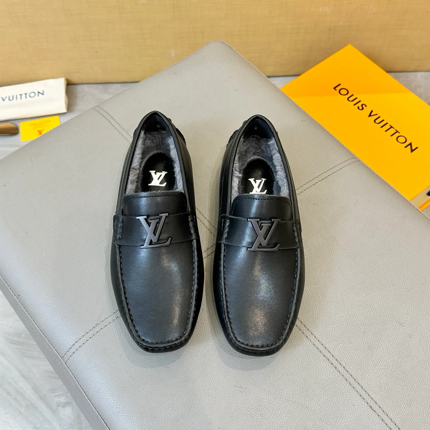 Factory price: 460💰【LV】Autumn and winter style fur integrated 2025 men's beanie shoes (top version on the market) calfskin ➕real wool lining original packaging. Size: 38-45